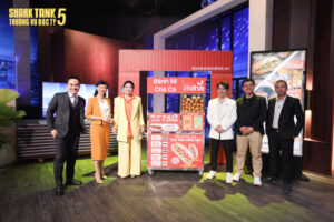 (Theo Vietnam Biz) Startup xe đẩy bán bánh mì bình dân với doanh thu triệu USD gọi vốn thành công từ ba “cá mập”