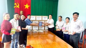 Read more about the article BẢO HIỂM VIỄN ĐÔNG – CN ĐỒNG NAI TẶNG SÁCH TẠI HUYỆN VĨNH CỬU